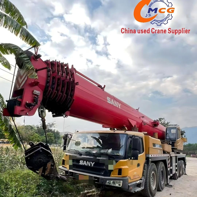 El camión grúa de 100 toneladas producido por Sany en 2022 trabajó 3.400 horas y recorrió 12.700 kilómetros