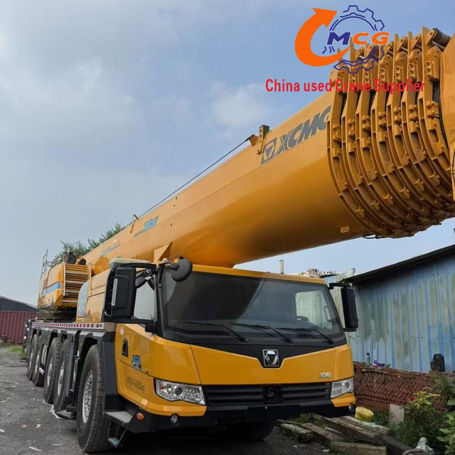 Para la venta: 2020 XCMG 200 toneladas, 8-Section Boom XCA200L8 Crane de camiones usados, una opción superior para la maquinaria de construcción pesada.