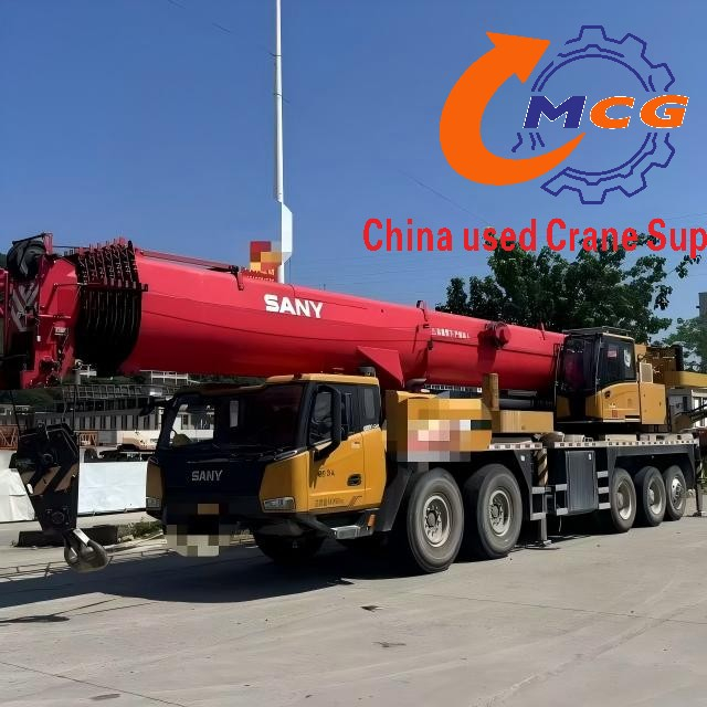 Camión grúa usado Sany 130 toneladas con pluma de 8 secciones STC1300C8-6 2023, en excelentes condiciones.