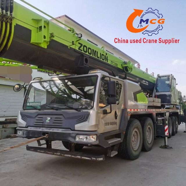 Estamos vendiendo una grúa de camión usada de Boom Used de 55 toneladas de 95 toneladas a un precio razonable y un rendimiento de alto costo.