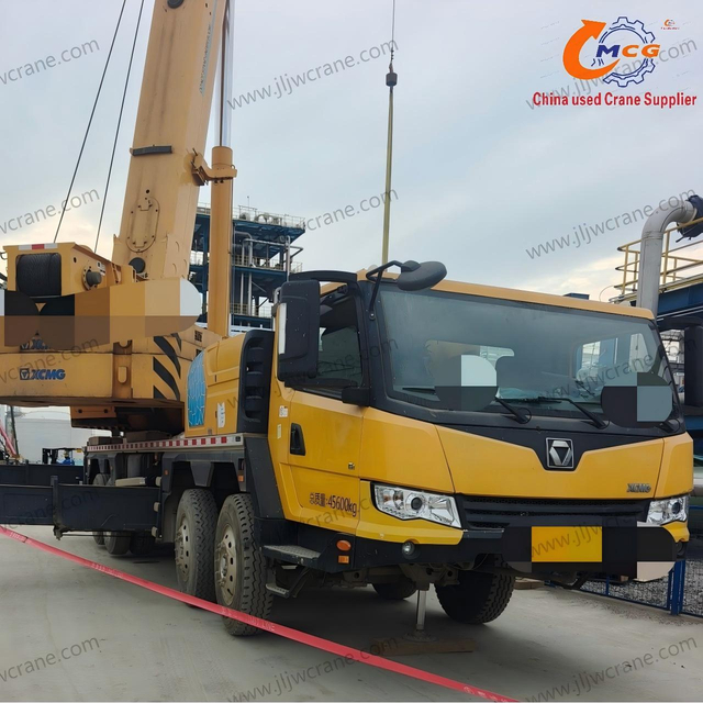2021 XCMG 60-Ton 6 S-Section La grúa de camión usada en buenas condiciones a un precio asequible